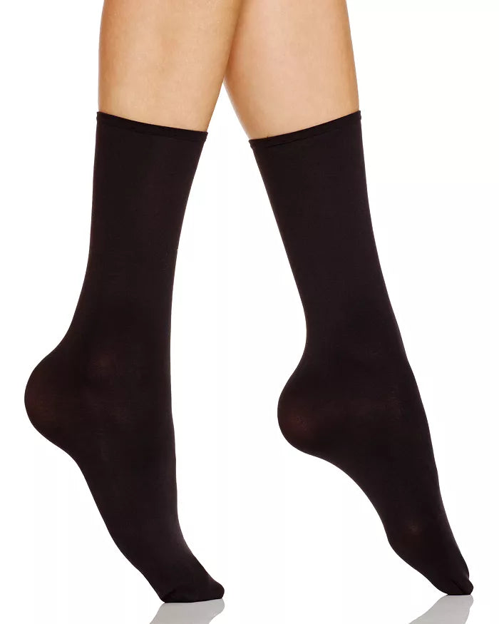 Knee - high men's socks for a vintage styleHue Opaque Anklet Socks