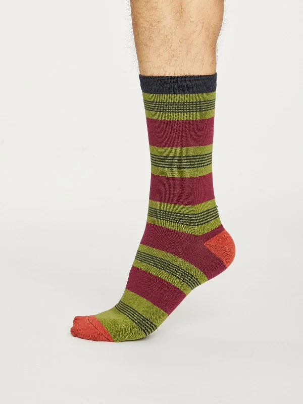 Sheer men's socks for a delicate appearanceJesper Stripe Socks - Olive