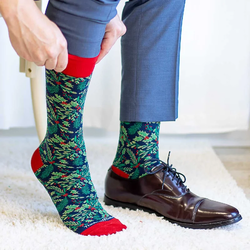 Patterned men's socks with geometric designsMen's Holly Jolly Socks