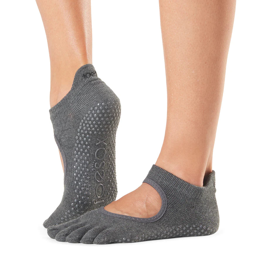 Novelty men's socks with unique patternsTOESOX Grip Full Toe Bellarina - Charcoal Grey Novelty men's socks with unique patternsTOESOX Grip Full Toe Bellarina - Charcoal Grey