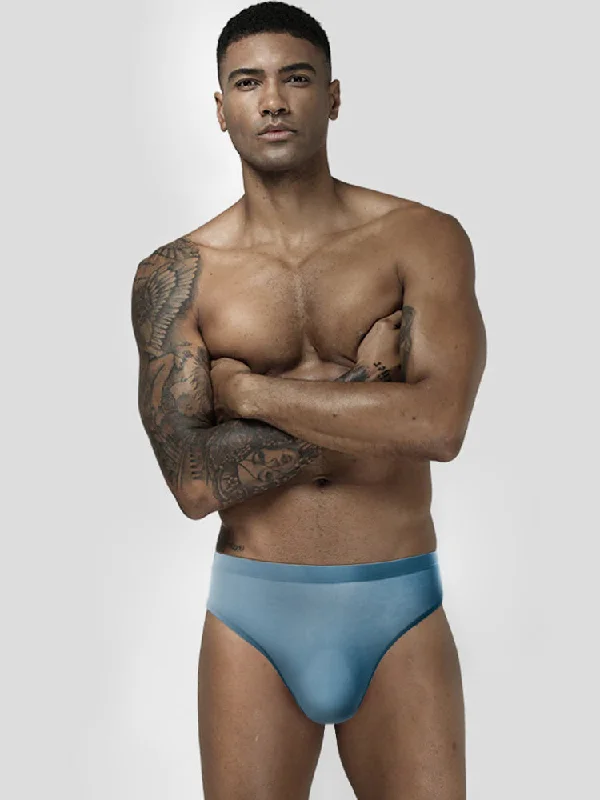 Silky men's briefs for a luxurious feel3D Convex Pouch Breathable Briefs
