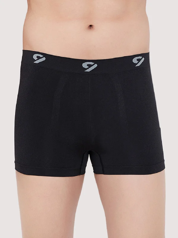 Low - rise men's trunks for a trendy lookC9 Airwear Trunk/Boxer For Men - Black