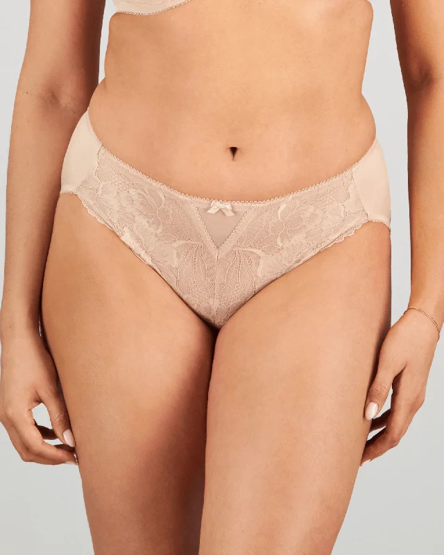 Seamless men's briefs for a smooth look under clothesFarah Bikini