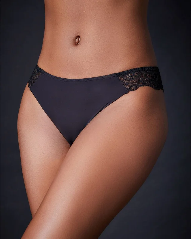 Elastic - banded men's thongs for a secure fitGrand Jeu Thong