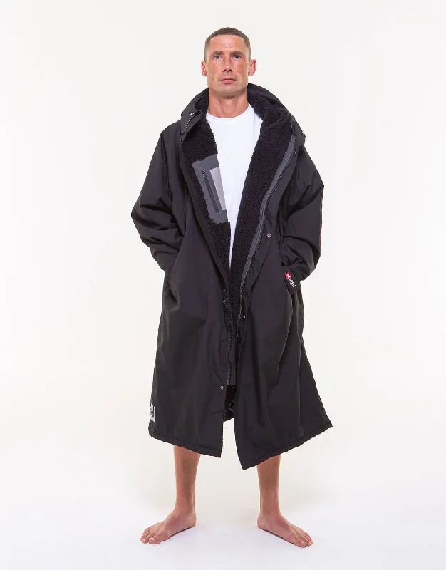 Short - style men's robes for a modern lookMen's Long Sleeve Pro Change Robe EVO - Stealth Black Short - style men's robes for a modern lookMen's Long Sleeve Pro Change Robe EVO - Stealth Black