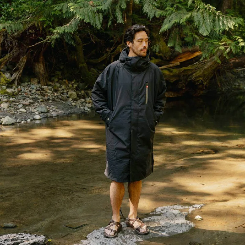Men's robes with a satin trim for added sophisticationMen's Long Sleeve Waterproof Dry Changing Robe Alter Evo - Stealth Black