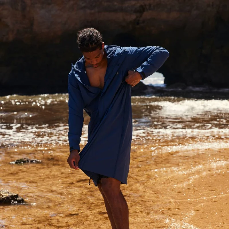Embroidered men's robes for a touch of eleganceMen's Pursuit Waterproof Lightweight Changing Robe Jacket - Ocean Blue
