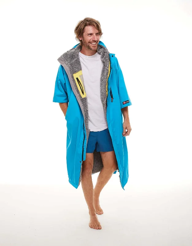 Beach - themed men's robes for a vacation vibeMen's Short Sleeve Pro Change Robe EVO - Hawaiian Blue Beach - themed men's robes for a vacation vibeMen's Short Sleeve Pro Change Robe EVO - Hawaiian Blue