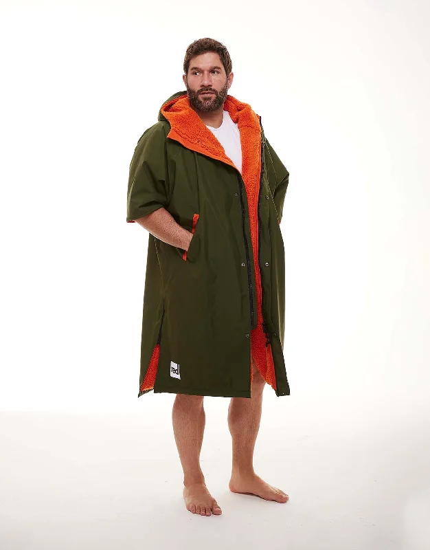 Men's robes made from sustainable materialsMen's Short Sleeve Pro Change Robe EVO - Parker Green Men's robes made from sustainable materialsMen's Short Sleeve Pro Change Robe EVO - Parker Green