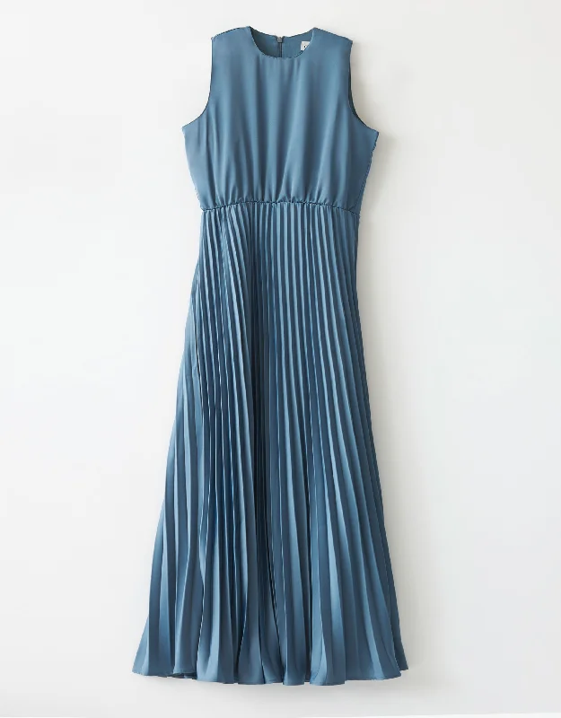 Plush men's robes with a Sherpa liningSatin Sleeveless Lined Maxi Dress Shabbos Robe with Accordian Pleats Light Blue Plush men's robes with a Sherpa liningSatin Sleeveless Lined Maxi Dress Shabbos Robe with Accordian Pleats Light Blue
