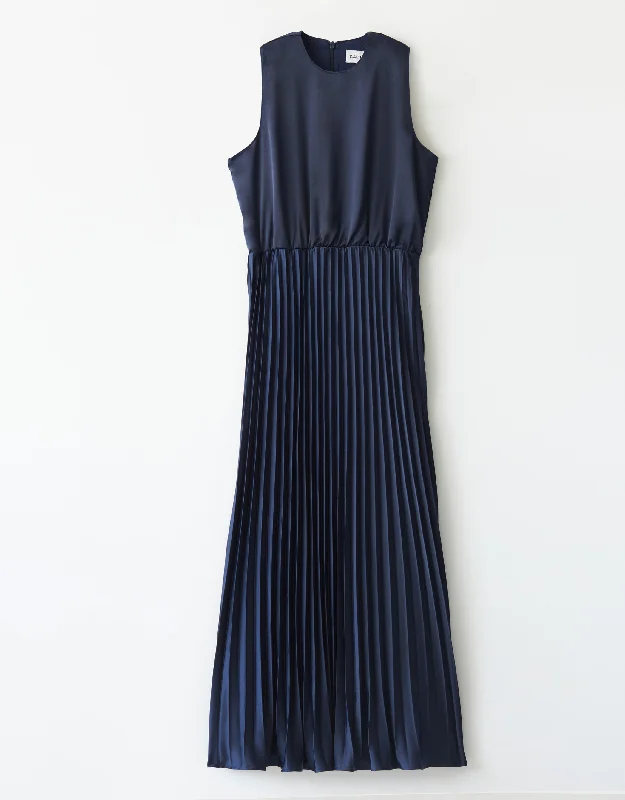 Monogrammed men's robes as a personalized giftSatin Sleeveless Lined Maxi Dress Shabbos Robe with Accordian Pleats Navy Monogrammed men's robes as a personalized giftSatin Sleeveless Lined Maxi Dress Shabbos Robe with Accordian Pleats Navy