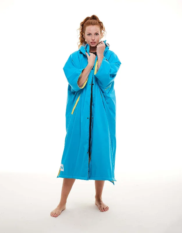 Embroidered men's robes for a touch of eleganceWomen's Short Sleeve Pro Change Robe EVO - Hawaiian Blue Embroidered men's robes for a touch of eleganceWomen's Short Sleeve Pro Change Robe EVO - Hawaiian Blue